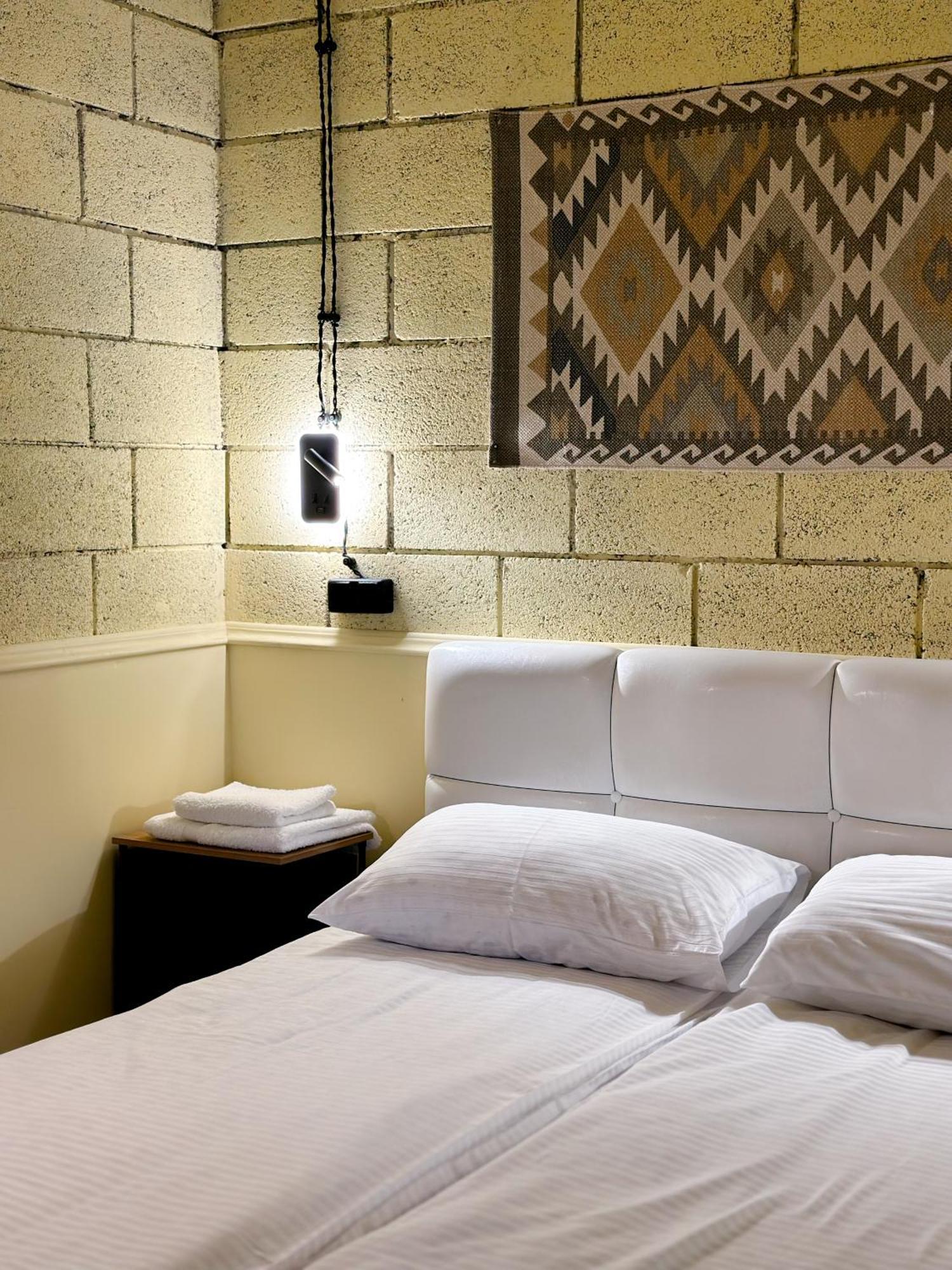 Tiroents Hotel Gjoemri Buitenkant foto